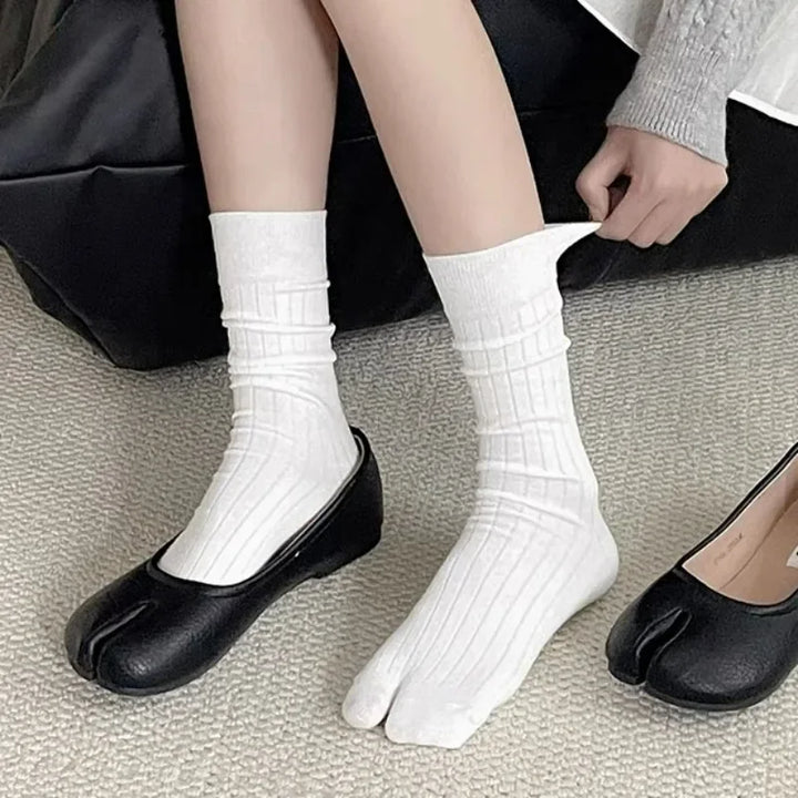 Fashion Japanese Unisex Autumn Winter Two Finger Socks Black White Kimono Flip Flop Sandal Split Ninjia Tabi Toe Socks Harajuku