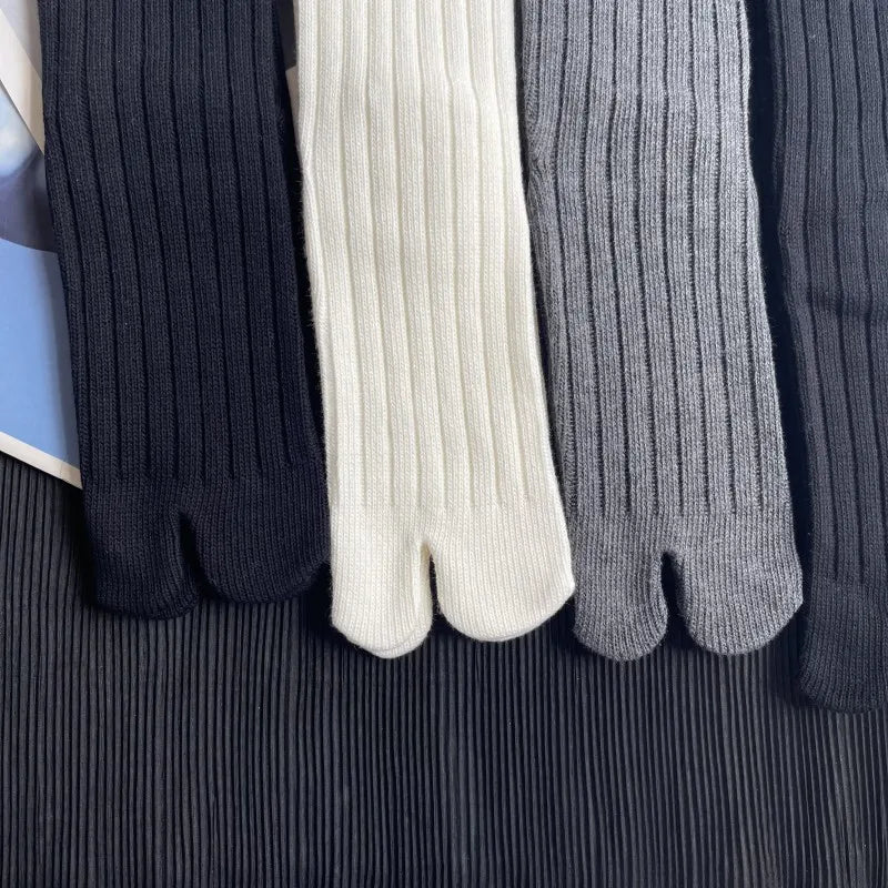 High Quality Cotton Women Two Toe Spring Autumn Winter Warm Socks Fashion Retro Striped Japanese Socks Thick Thread Needles