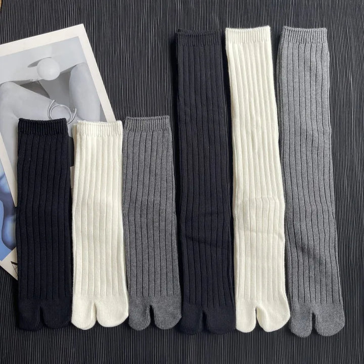 High Quality Cotton Women Two Toe Spring Autumn Winter Warm Socks Fashion Retro Striped Japanese Socks Thick Thread Needles